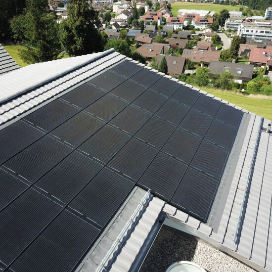Referenzobjekt EFH Indach-Solarpaneele 